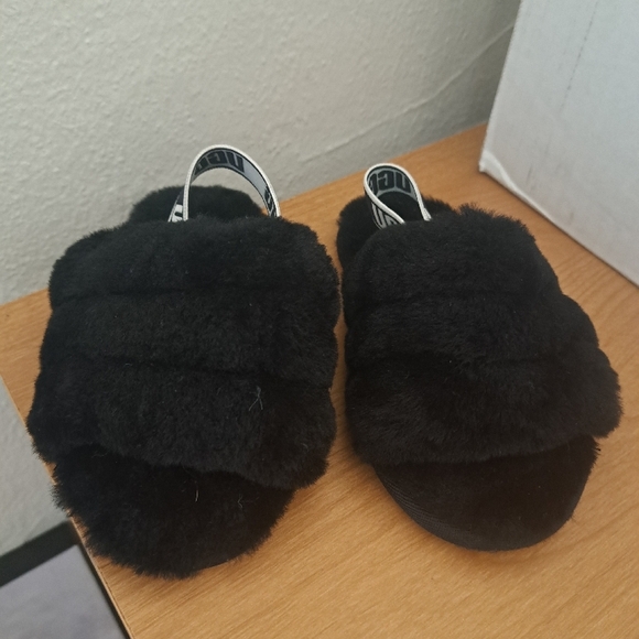 UGG Black Kids Fluffy Slippers - Picture 2 of 5